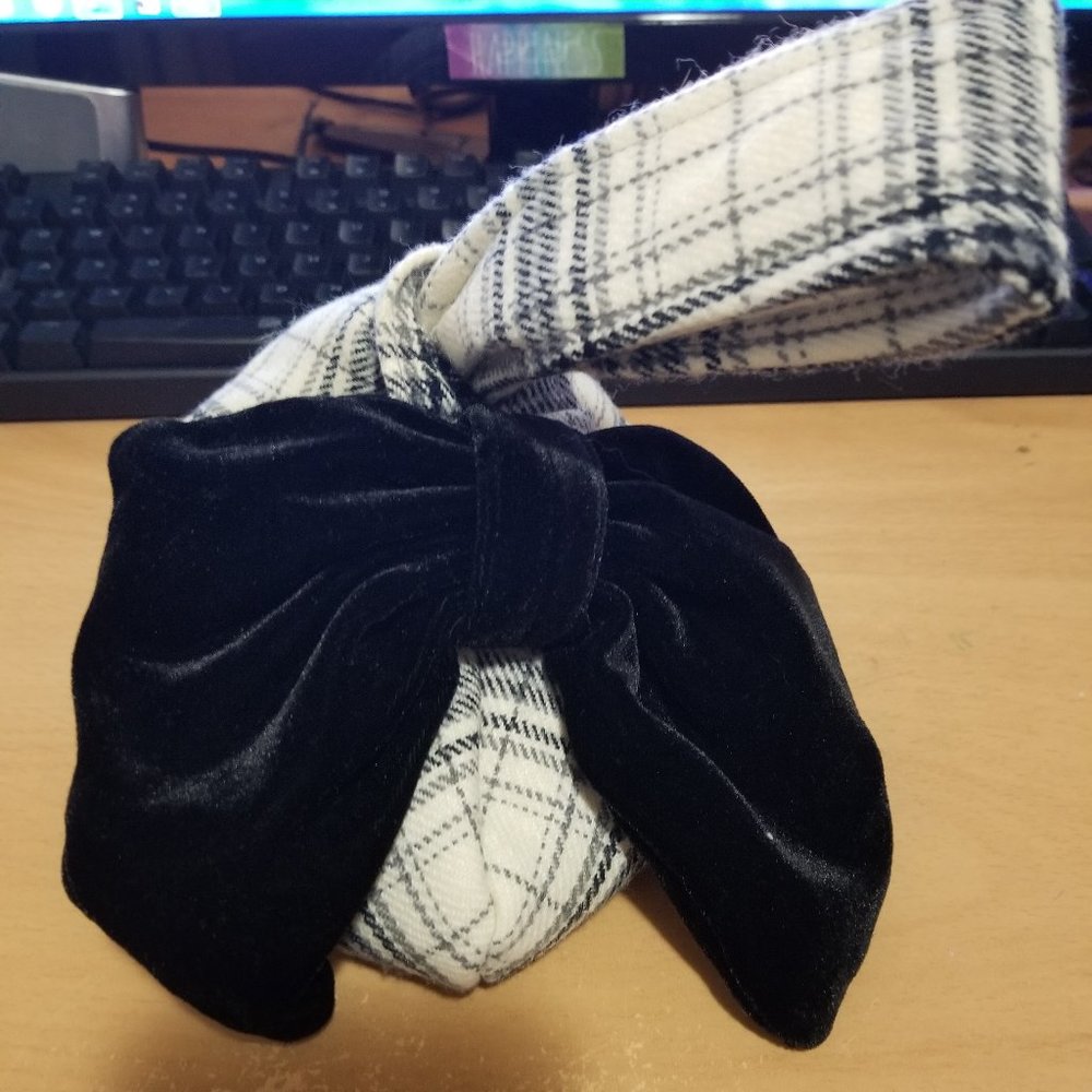UNIQUE! Cute fold over bag with black velvet bow!